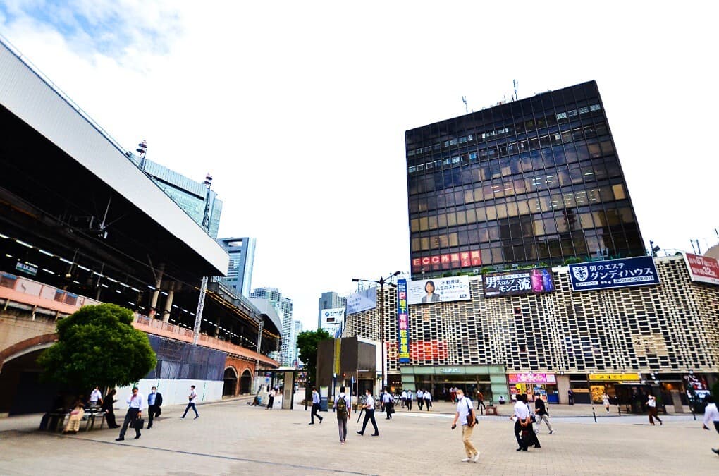ビル外観_ハローオフィス新橋_新橋駅前SL広場のニュー新橋ビル7階_