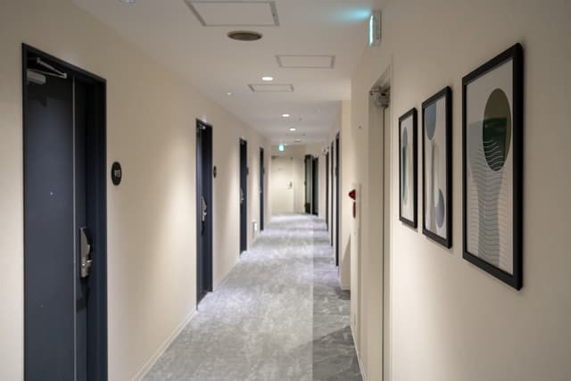 廊下__リニューアルオープンに伴い廊下を全面改装致しました。