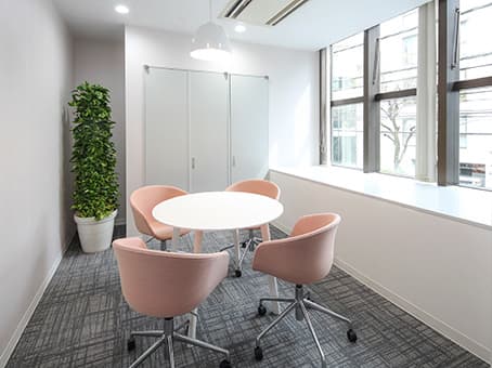 会議室_少人数でのミーティングや商談などに利用できます©Regus