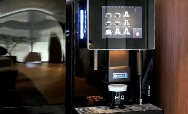 その他_フリードリンク。コーヒーサーバー・ウォーターサーバーが利用できます。※画像はイメージです。ⒸH1O