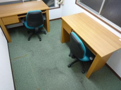 個室_603号室(2名用)です。家具、コンセント、有線LANがついています。