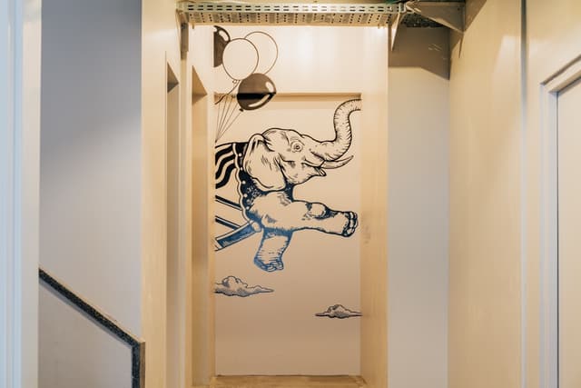 エレベーター前