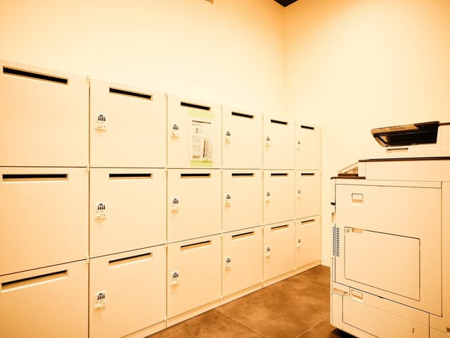 設備_ロッカー。こちらを利用する事でスペースを有効に活用できます。