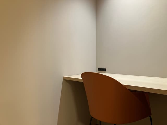 共有部_集中ブース。1人で作業できるスペースもあります。