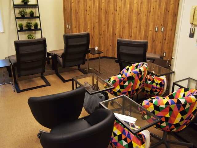 共用部_ラウンジ。作業スペースや休憩スペースとしてご利用いただけます。