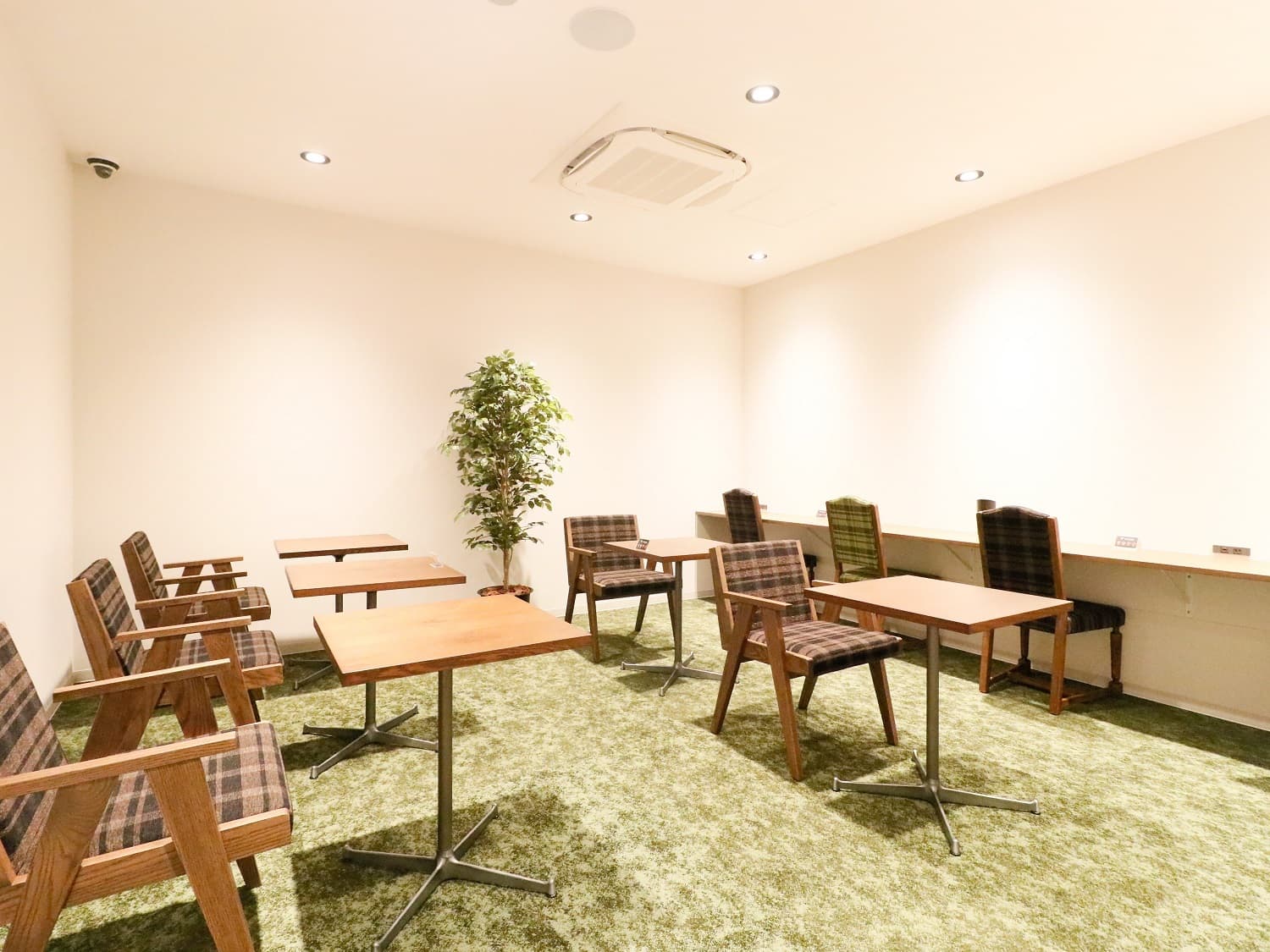 共用部_ラウンジ。仕事に集中したい方向けのサイレントエリアもございます。