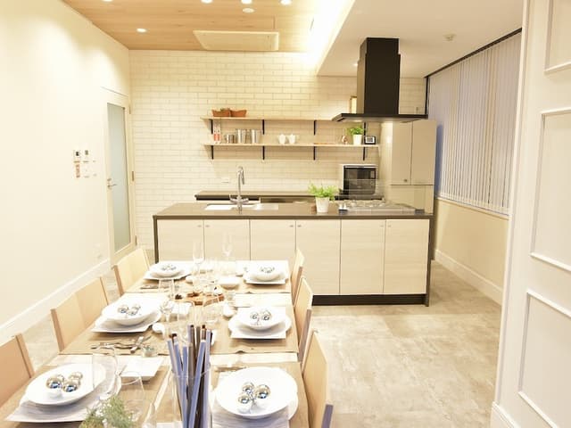 共有部_キッチンスタジオ。お客様を招き食事会の開催なども可能となっています。