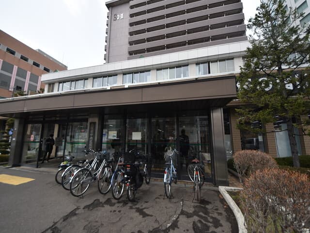 近隣の区役所_札幌市 中央区役所 (徒歩6分)