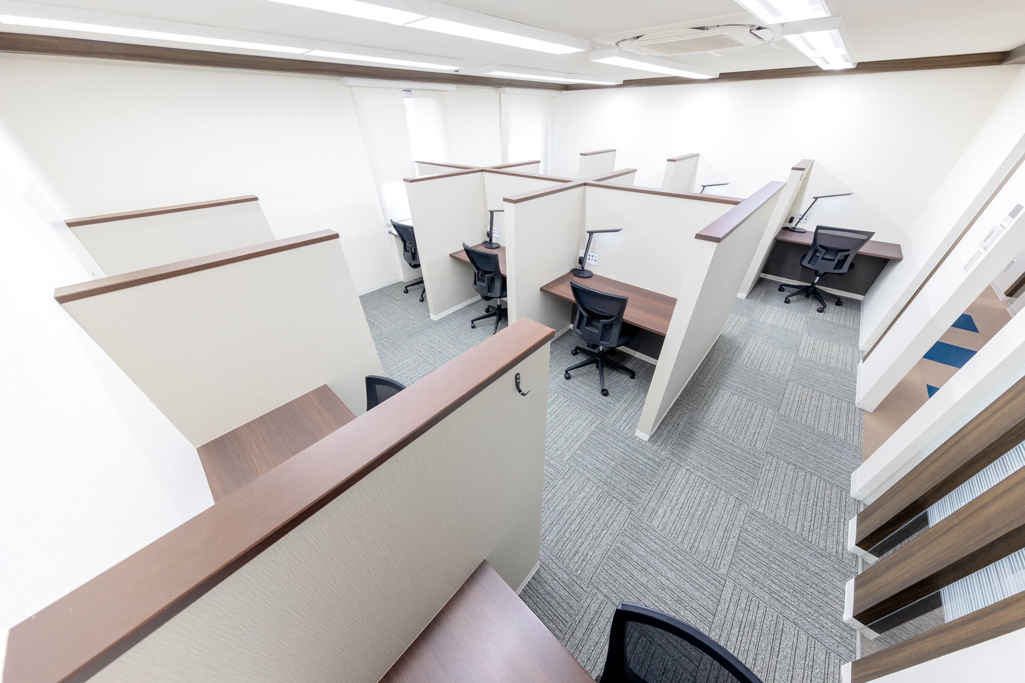共用部_ワークブース。当施設は24時間利用可能となっています。©BIZcomfort