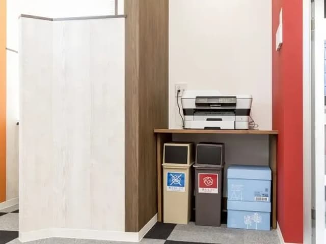 設備_プリンター。無料で利用できます。©bizcomfort