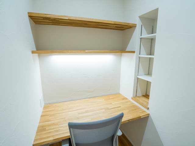 個室_収納付きのお部屋もご用意しております。