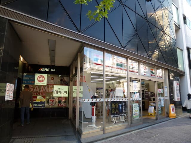 近隣のコンビニ_セブンイレブン 神戸三宮駅北店 (徒歩1分)