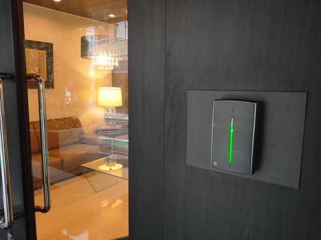 セキュリティ_SECOMのカードロックが採用されています