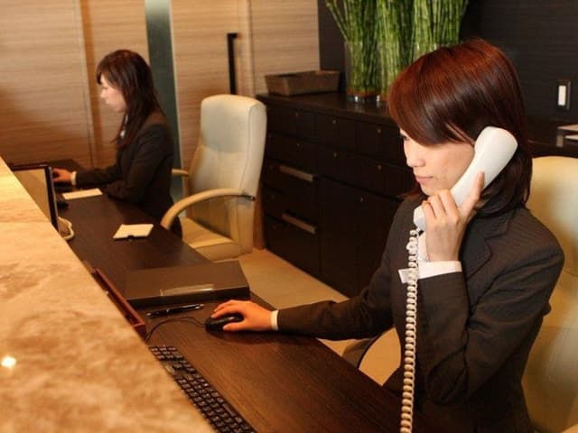 設備_オフィスには受付秘書が常駐しており、入居者様のビジネスをサポートします。