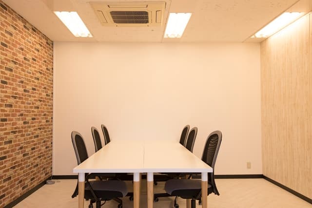 個室_デスクとチェアーが常設されている個室です。