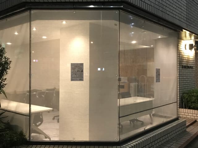 外観_ガラス張りの部屋となっているため、採光も抜群です。