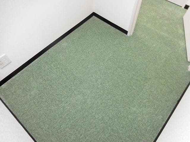 個室_1名様用の個室です。完全個室で、カーペットも敷いてあります。