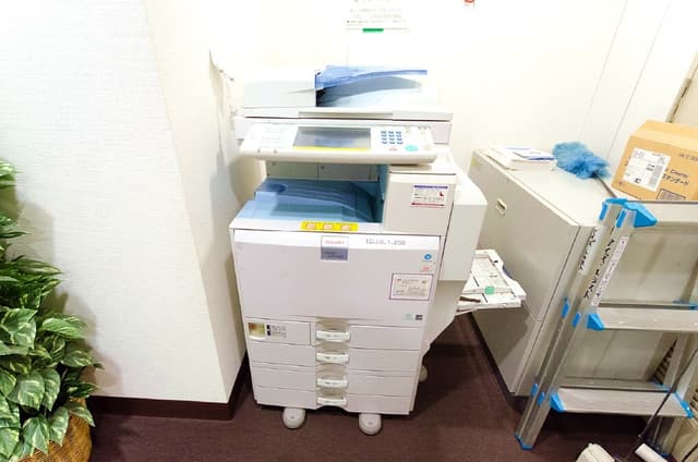 複合機: 毎月白黒100枚、カラー20枚まで 無料でご利用頂けます。