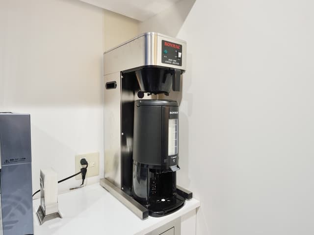 設備_コーヒーメーカー。いつでもご利用いただけます。