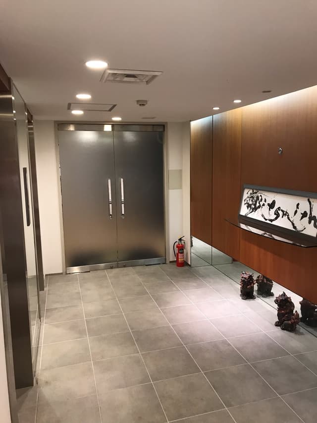 エントランス_施錠されているのでセキュリティーも安心です