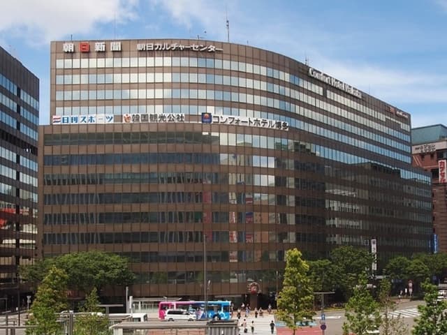 外観_オフィスは博多駅から徒歩2分に位置しています。©fabbit