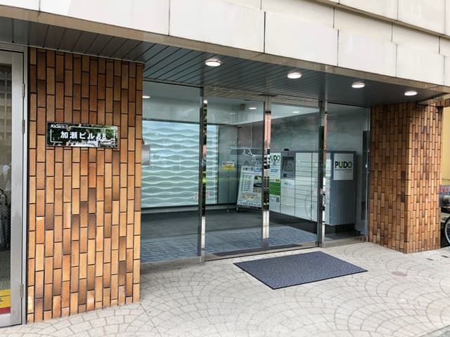 外観_建物のエントランス部分の写真です。