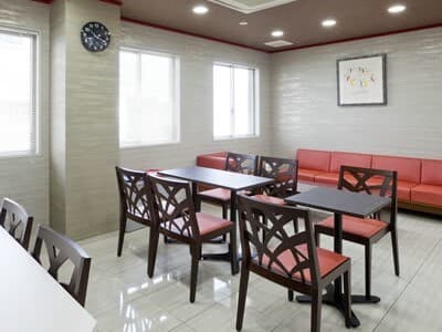 共用部_ラウンジ。会員様は自由にご利用可能なラウンジスペースが用意されています。