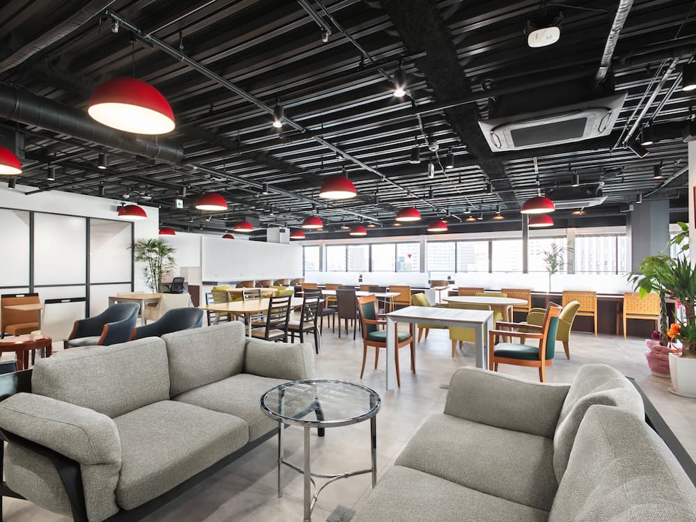 フリースペース_商談やセミナー、リフレッシュにもご利用いただけるフレキシブルな空間です