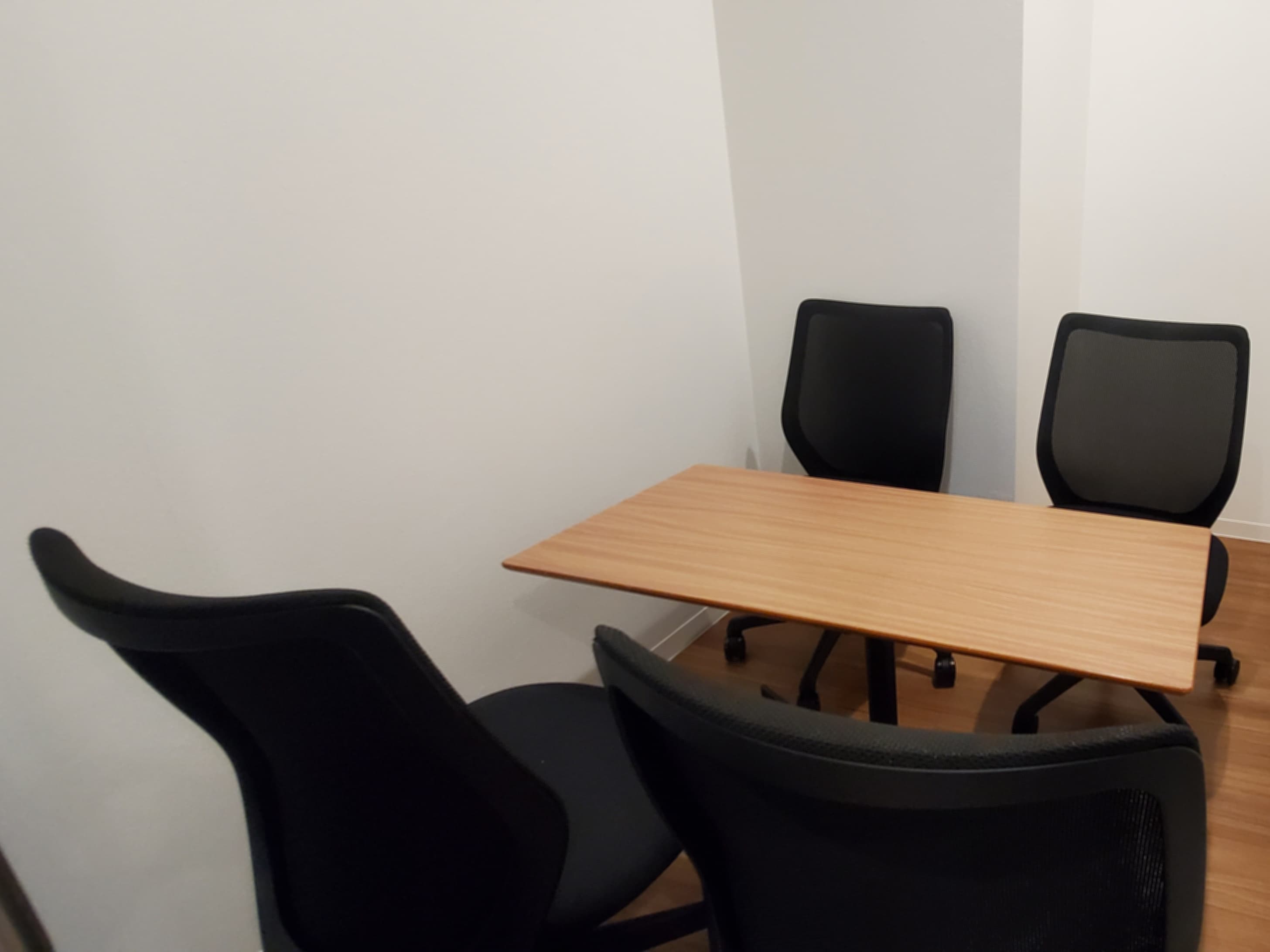 共用部_応接室。外来の方と利用する際にお使いいただけます。