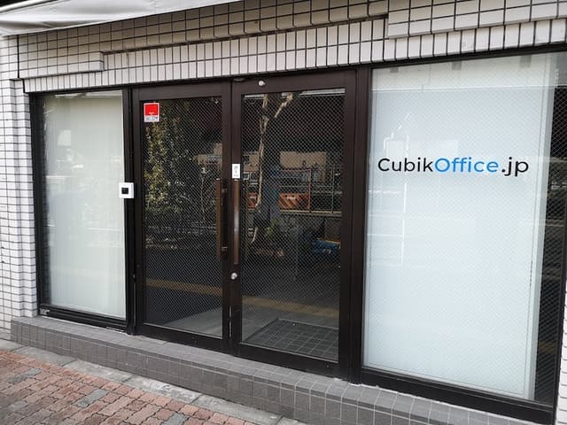 エントランス_オフィスの入退室は専用のカードキーにより行えます。