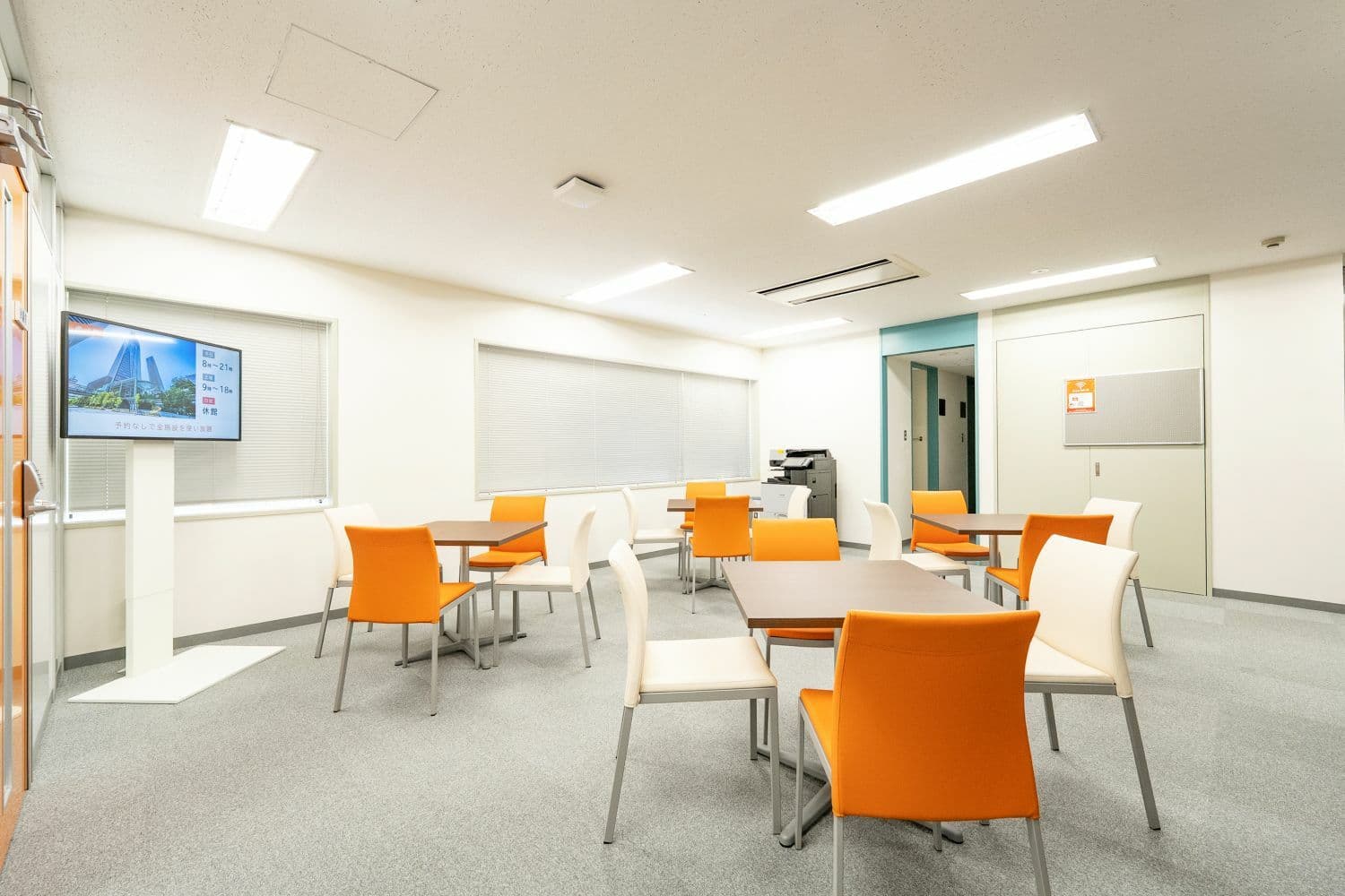 共有部_ラウンジ。商談や打ち合わせのスペースとしても利用可能です。