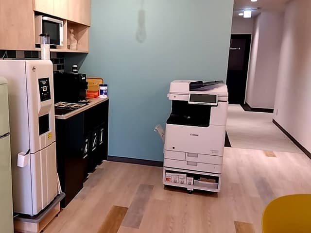 設備_複合機。複合機を利用することができます。