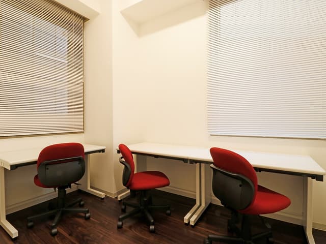 個室_3名用の個室です。完全個室で家具付きのオフィスです。