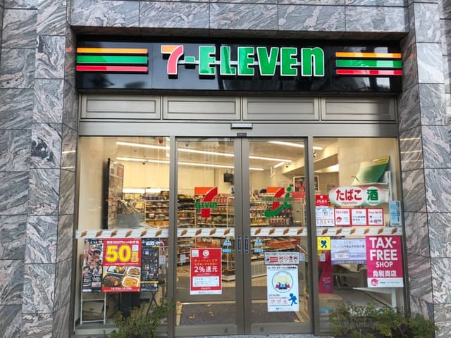 近隣のコンビニ_セブンイレブン神田須田町中央通り店(徒歩1分)