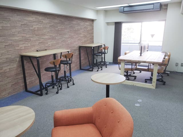 共用部_軽い作業を行うことも出来ます。