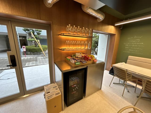 共有部_ラウンジ。ドリンクやスナックも提供しています。