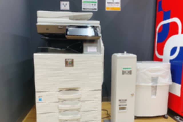 設備_どなたでもご利用していただける複合機を完備しています。