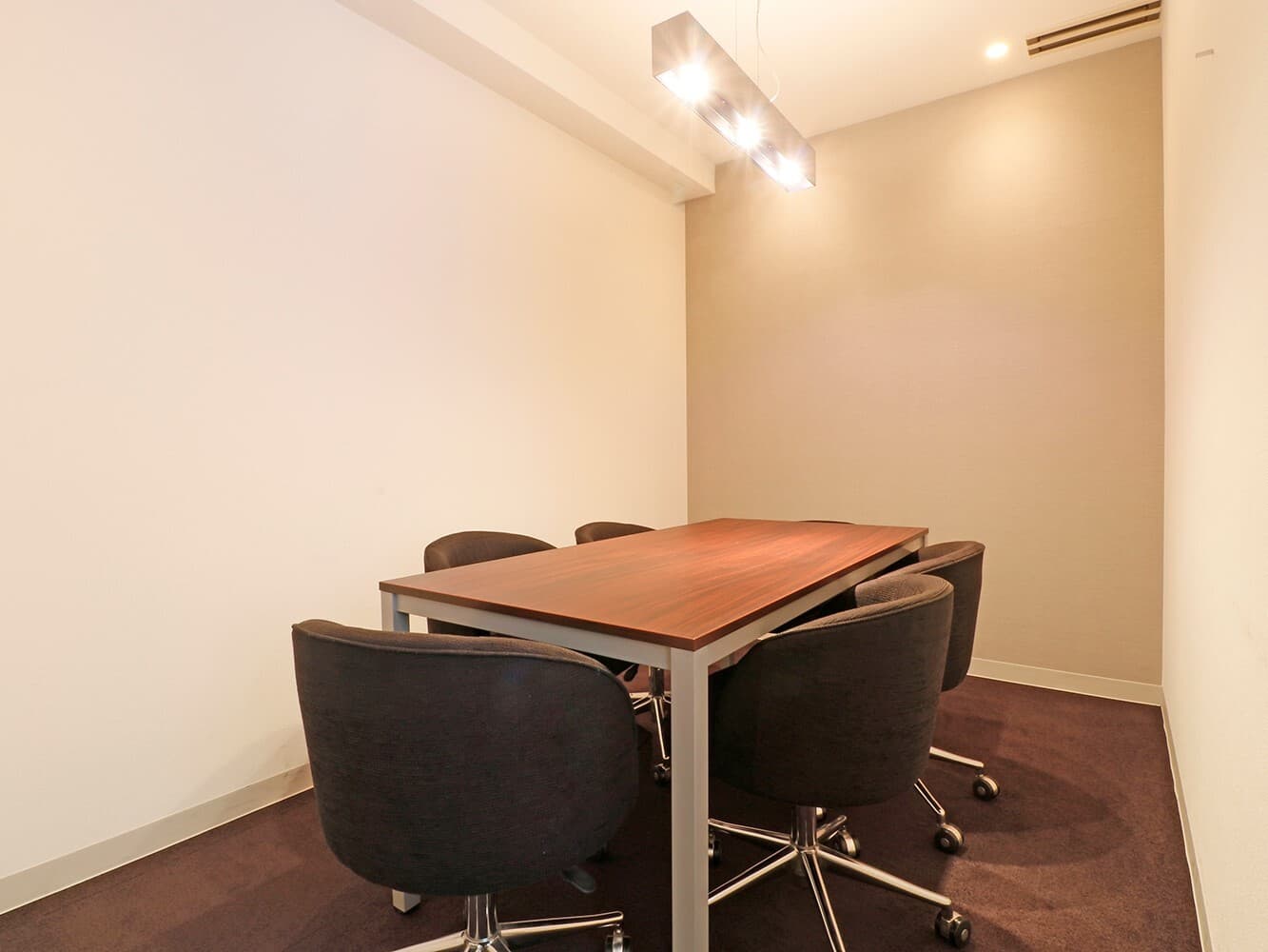 共用部_会議室。有料での利用が可能です。