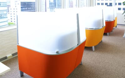 コワーキングスペース_個室でなくても快適に作業が出来ます。