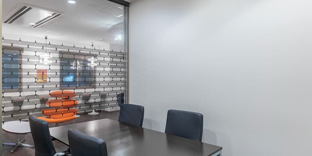 Regus-Akasaka-Mitsuke-Open-Office-2004-Tokyo-Japan-Small-Meeting-Room-1-1