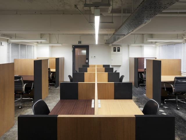 フリーデスク_無料Wi-Fiの利用が可能です。