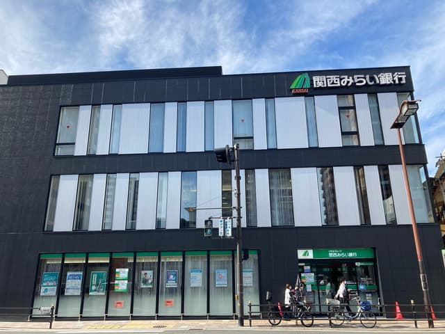 近隣の銀行_関西みらい銀行 放出駅前支店(徒歩1分)