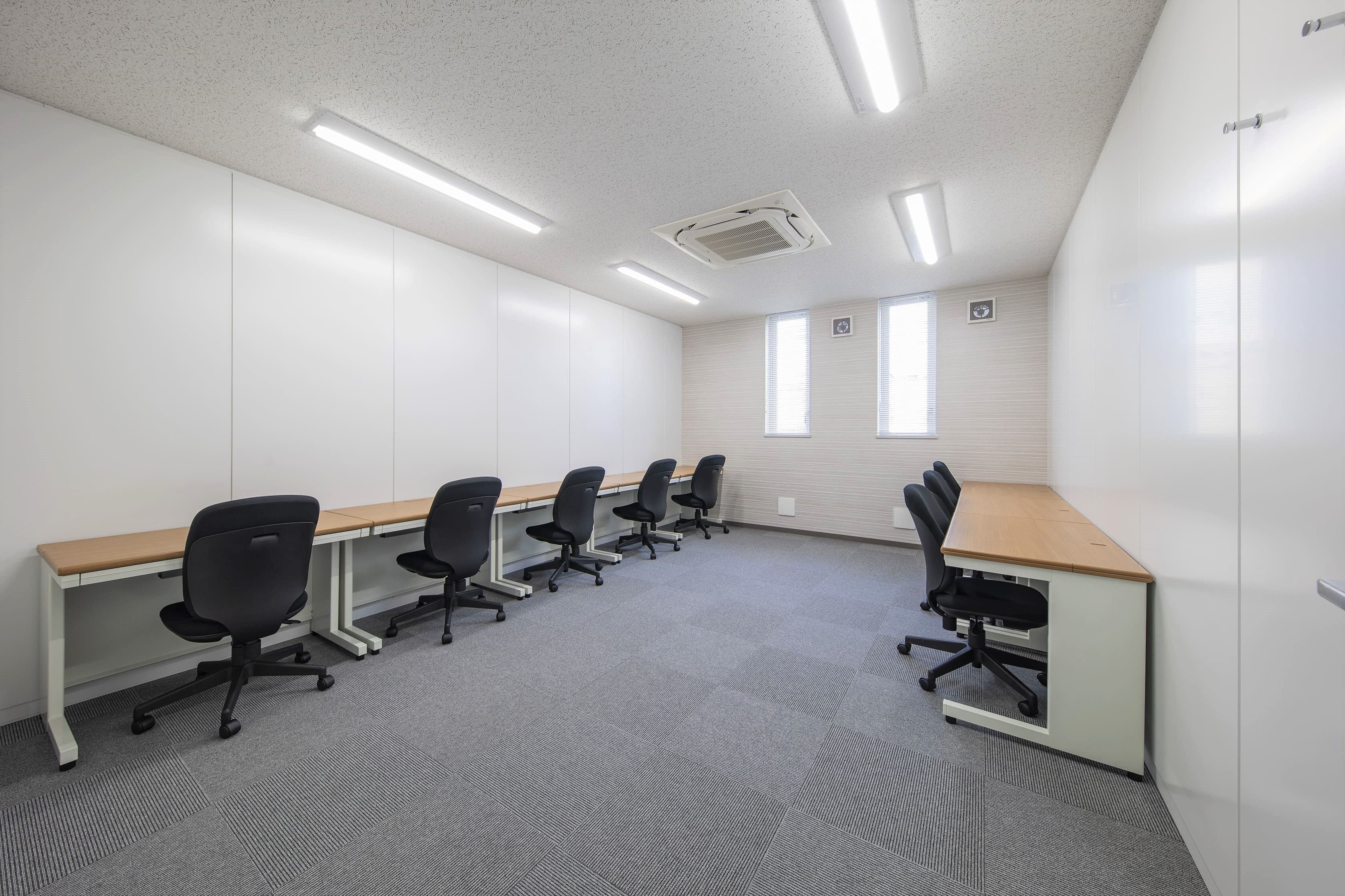 専有部_個室。家具付きのお部屋です。