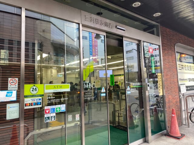 近隣の銀行_徒歩3分の所に三井住友銀行厚木支店があります。