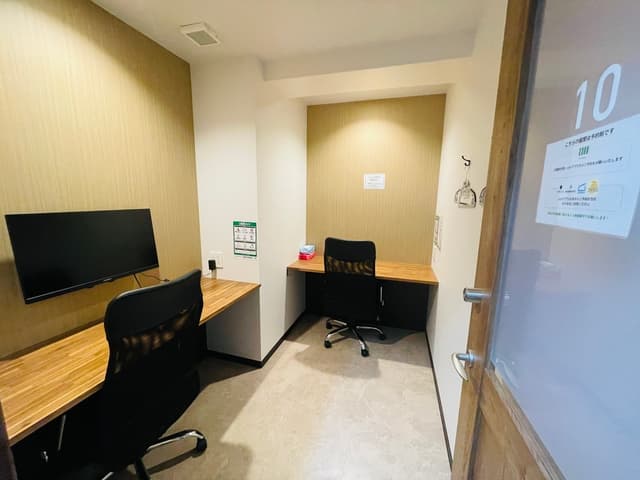 専有部_個室(2名用)施錠可能です。