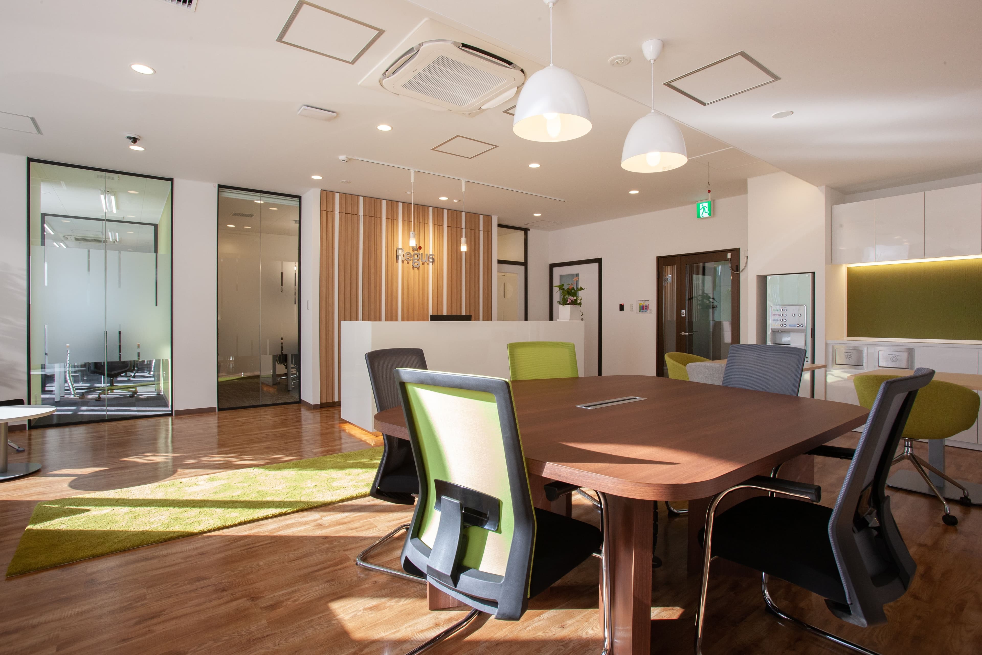 Regus_RegusAomoriHachinohe__ReceptionareawithoutPeople-min