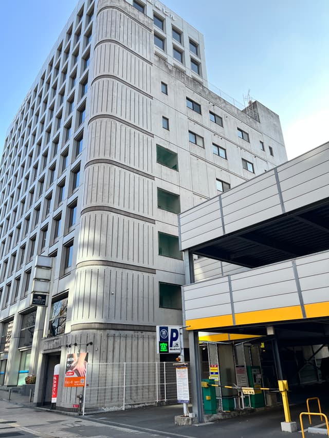外観写真①_JR呉服町駅徒歩1分の場所にあります。