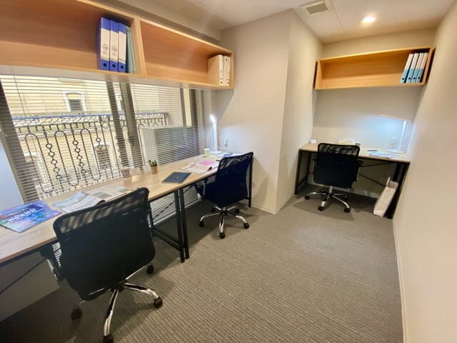 個室_3名用個室。事業規模拡大やスタッフ増員が起きた時などにお使いいただけます。