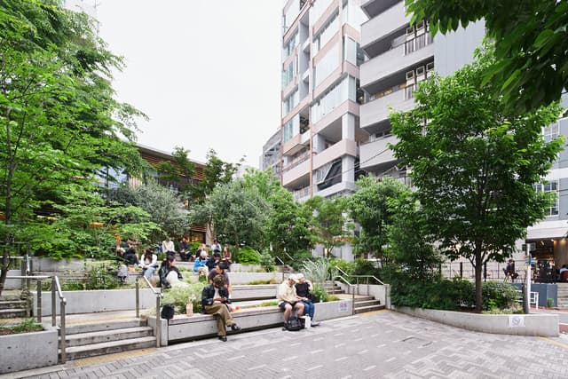 北谷公園のベンチとSHIBUYA WayP
