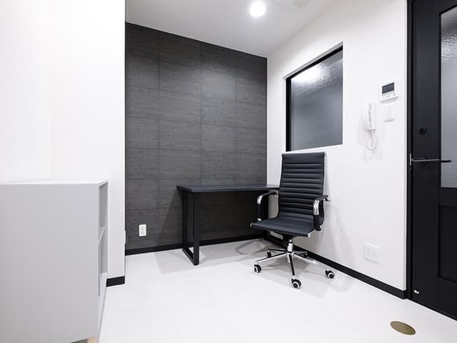 専有部_個室。個別空調で、インターネットも無料で利用できます。